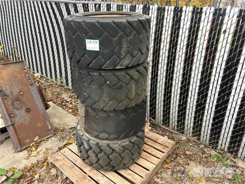 Quantity of (4) 33x15.50-16.5 Tires 轮胎、车轮、轮圈