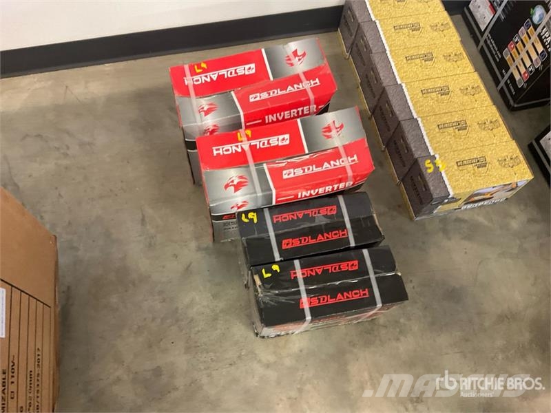 Quantity of (4) Electric Welder Máquinas de solda