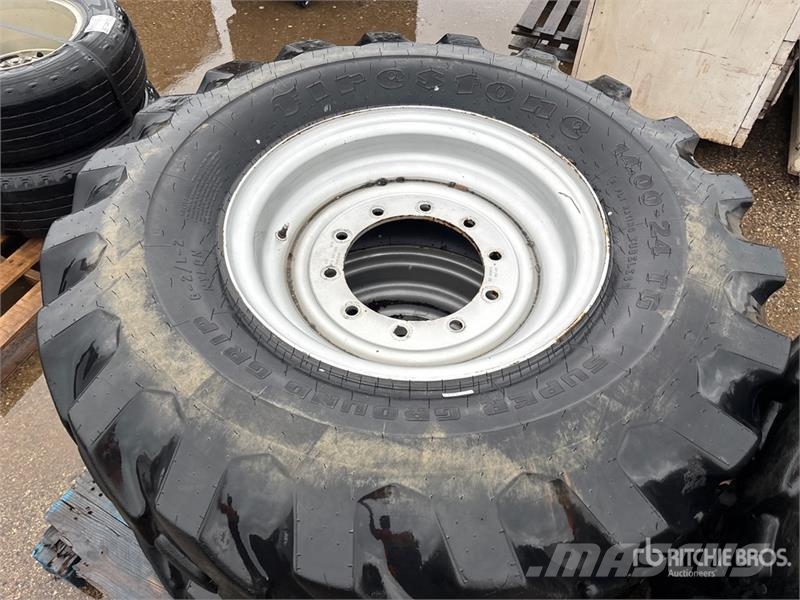  Quantity of (4) G-2 Tires الإطارات والعجلات والحافات