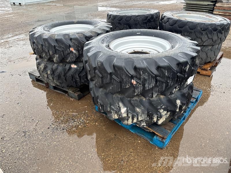  Quantity of (4) G-2 Tires الإطارات والعجلات والحافات