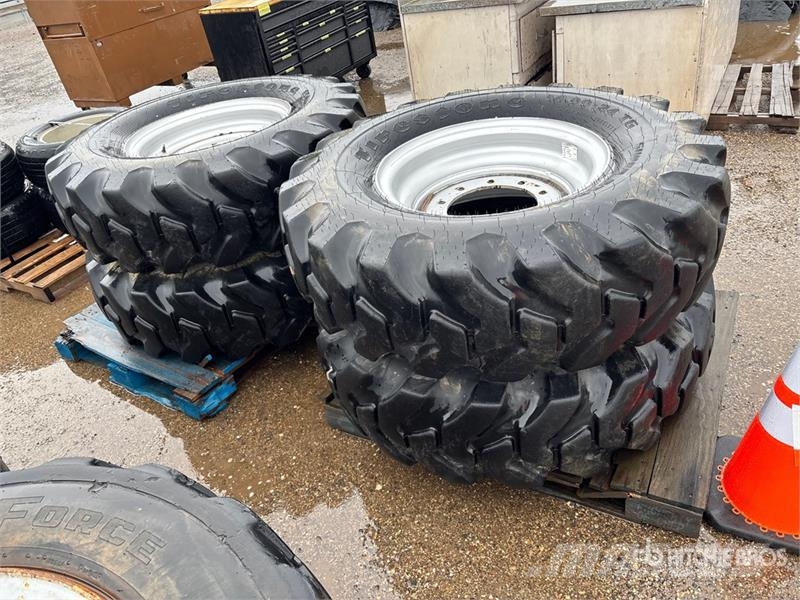  Quantity of (4) G-2 Tires الإطارات والعجلات والحافات
