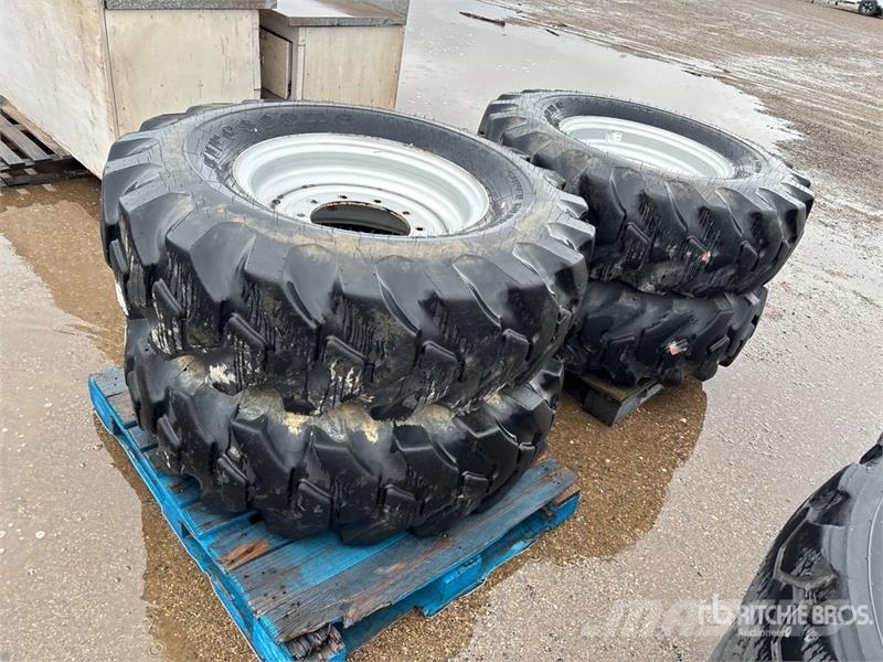  Quantity of (4) G-2 Tires الإطارات والعجلات والحافات