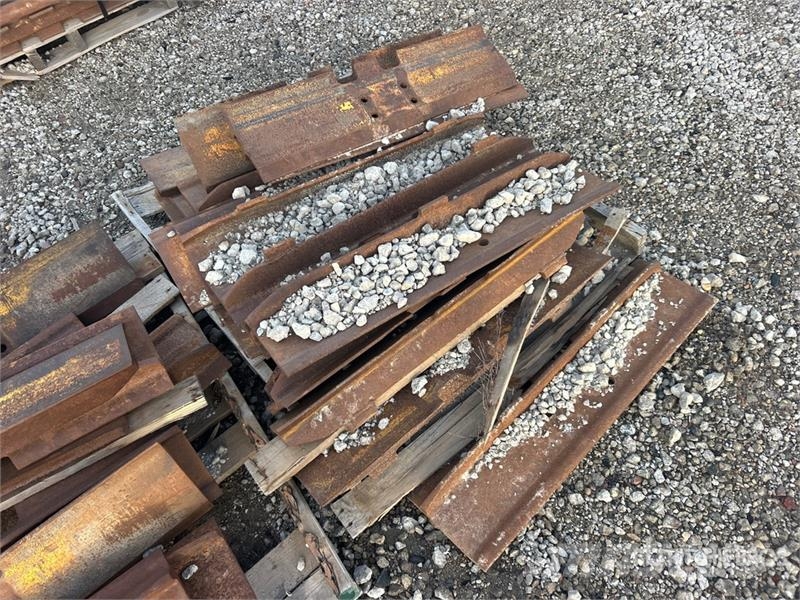 Quantity of (4) Pallets of 34 in and (2) Pallets o Andet tilbehør