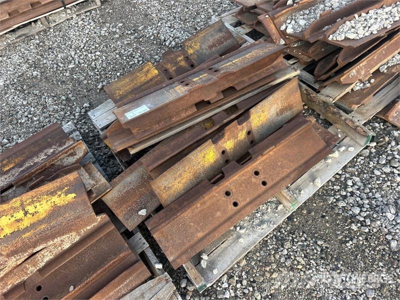 Quantity of (4) Pallets of 34 in and (2) Pallets o Andet tilbehør