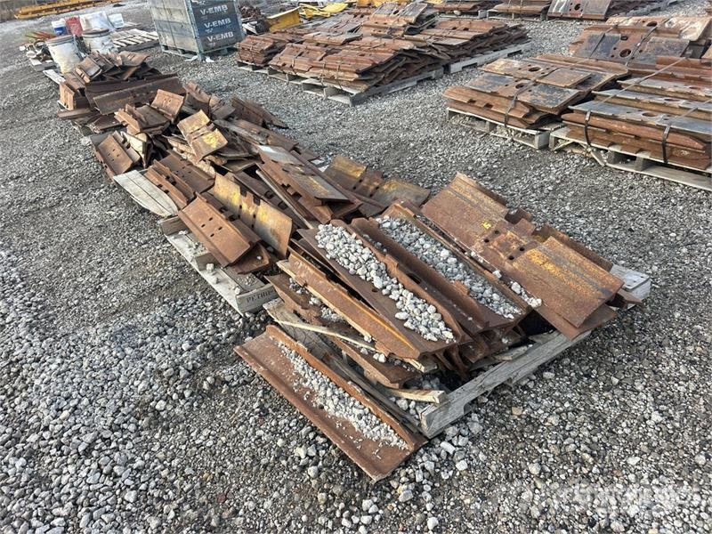Quantity of (4) Pallets of 34 in and (2) Pallets o Andet tilbehør