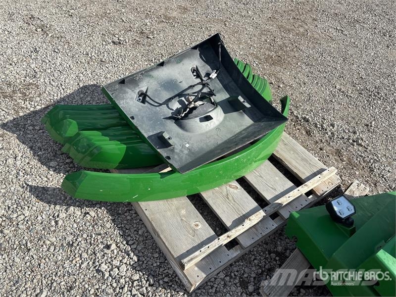 Quantity of (4) Pallets of John Deere X9 Parts Další