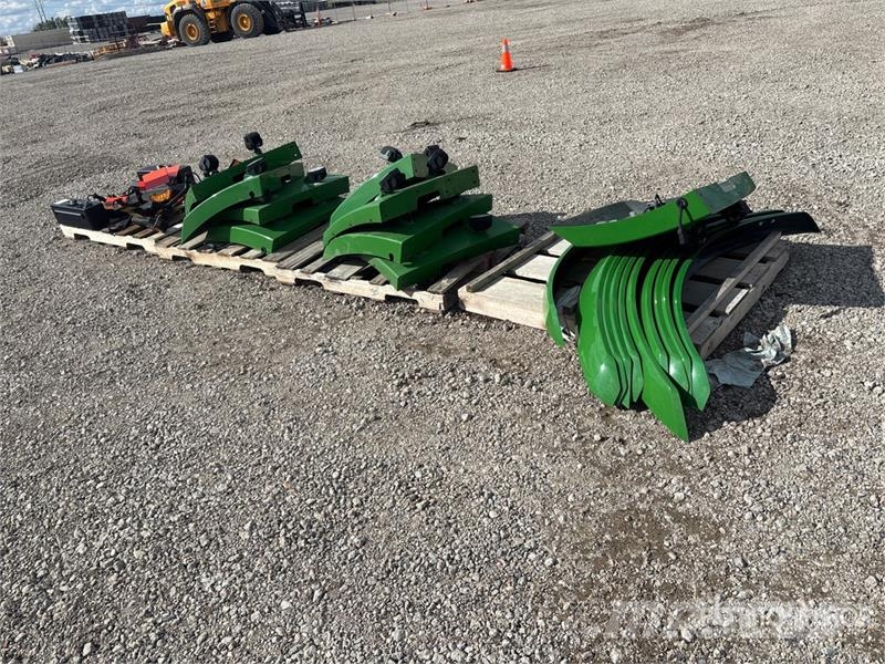 Quantity of (4) Pallets of John Deere X9 Parts Další