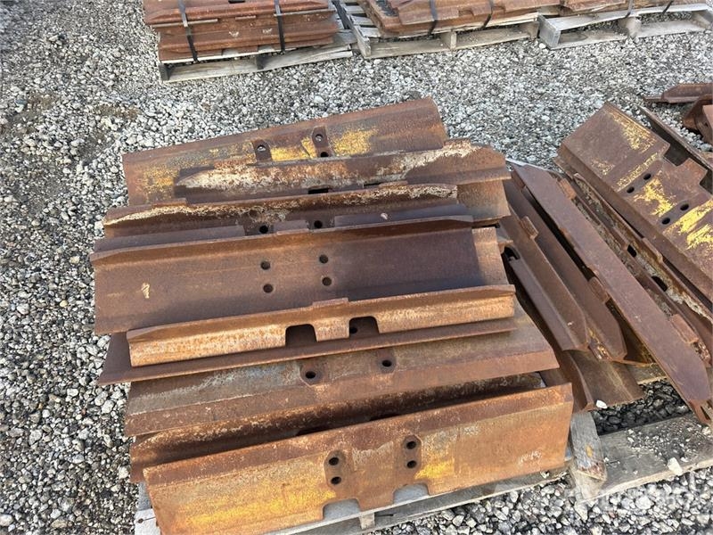 Quantity of (4) Pallets of 34 in and (2) Pallets o Andet tilbehør