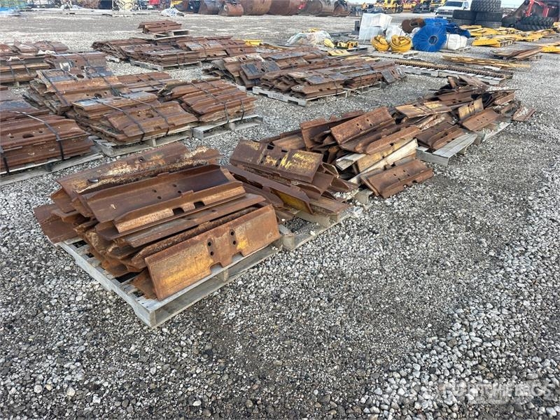 Quantity of (4) Pallets of 34 in and (2) Pallets o Andet tilbehør