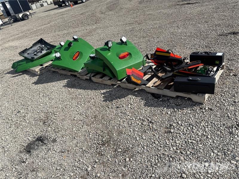 Quantity of (4) Pallets of John Deere X9 Parts Další