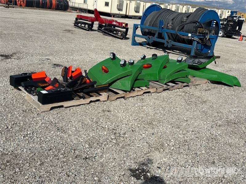 Quantity of (4) Pallets of John Deere X9 Parts Další