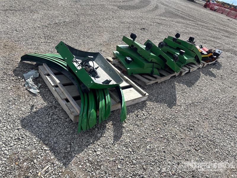 Quantity of (4) Pallets of John Deere X9 Parts Další