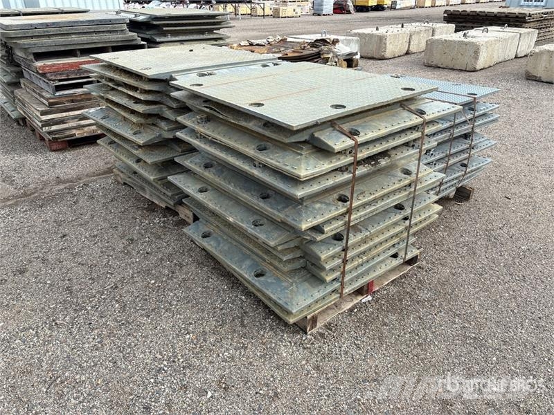  Quantity of (4) Pallets of Crane Mats Pacēlāju/krānu aprīkojums
