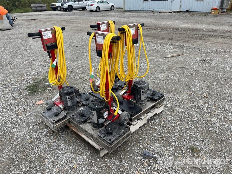 Quantity of (4) Square Scrub EBG28 Walk-Behind Ele Autre remorque agricole