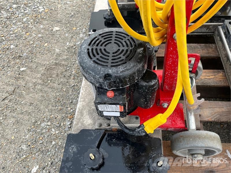 Quantity of (4) Square Scrub EBG28 Walk-Behind Ele Druge prikolice