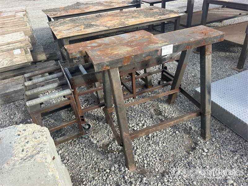 Quantity of (4) Stands Drugi deli