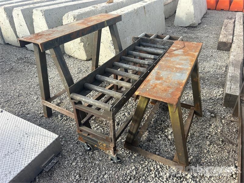 Quantity of (4) Stands Drugi deli