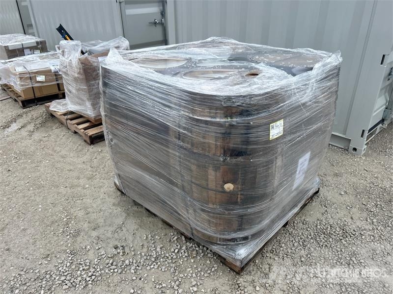  Quantity of (4) Whiskey Barrels Outros componentes
