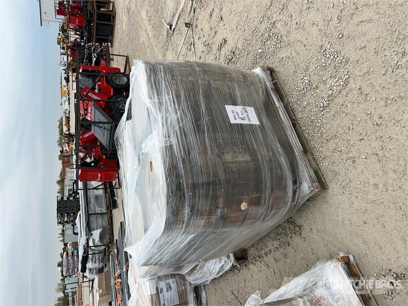  Quantity of (4) Whiskey Barrels Outros componentes