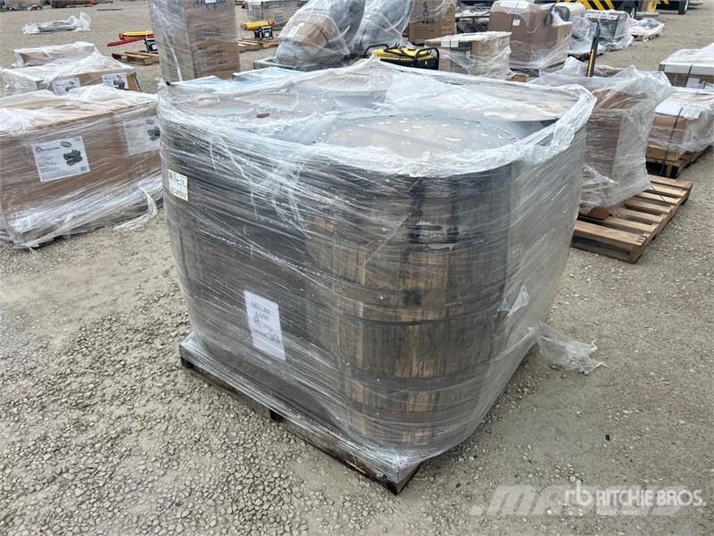  Quantity of (4) Whiskey Barrels Outros componentes