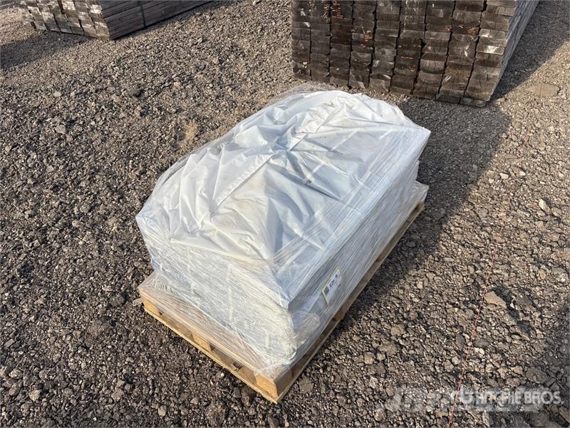  Quantity of (40) Boxes of 5/8 in x10" Anchor Bolt  Montacargas y elevadores de material