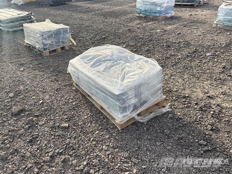  Quantity of (40) Boxes of 5/8 in x10" Anchor Bolt  Montacargas y elevadores de material
