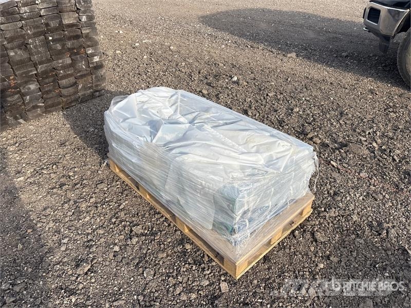 Quantity of (40) Boxes of 5/8 in x10" Anchor Bolt  Montacargas y elevadores de material
