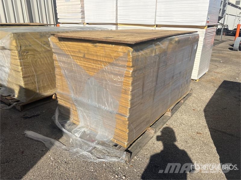  Quantity of (46) 1 in x 48 in x 85 in Fiberglass I Vitle, dvigala in gradbeni dvižni sistemi
