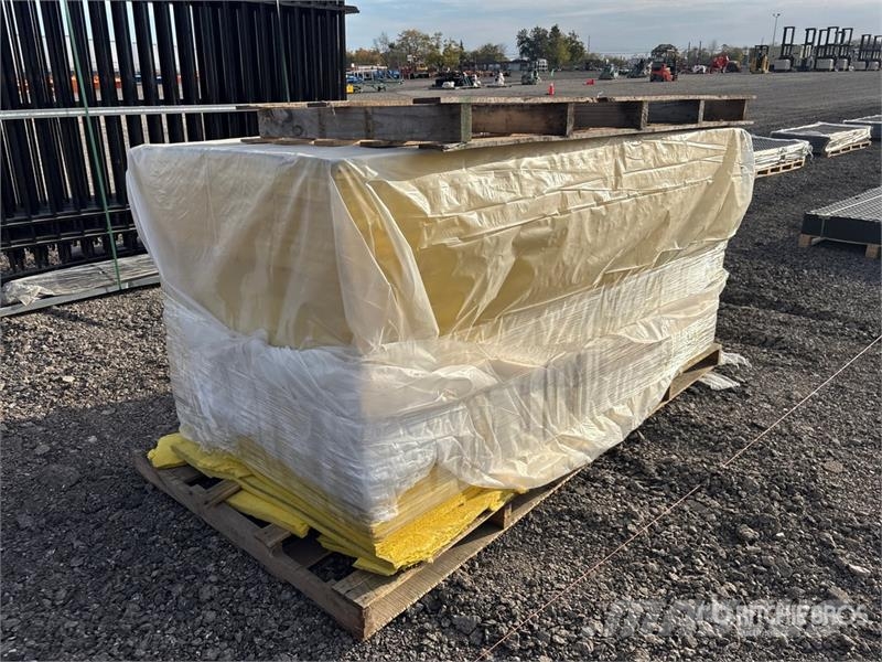  Quantity of (46) 1 in x 4 in x 85 in Fiberglass In Treuils, palans et monte-charge