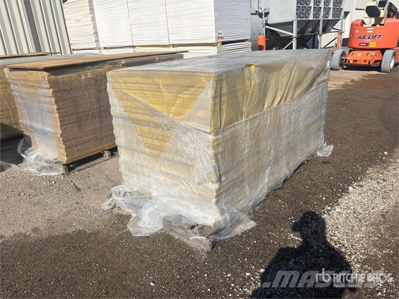 Quantity of (46) 1 in x 48" in x 85 in Fiberglass Vitle, dvigala in gradbeni dvižni sistemi