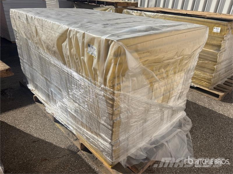  Quantity of (46) 1 in x 48 in x 85 in Fiberglass I Vitle, dvigala in gradbeni dvižni sistemi