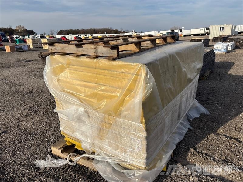  Quantity of (46) 1 in x 4 in x 85 in Fiberglass In Treuils, palans et monte-charge