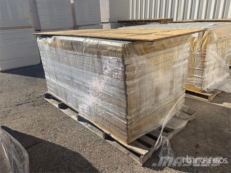  Quantity of (46) 1 in x 48 in x 85 in Fiberglass I Vitle, dvigala in gradbeni dvižni sistemi