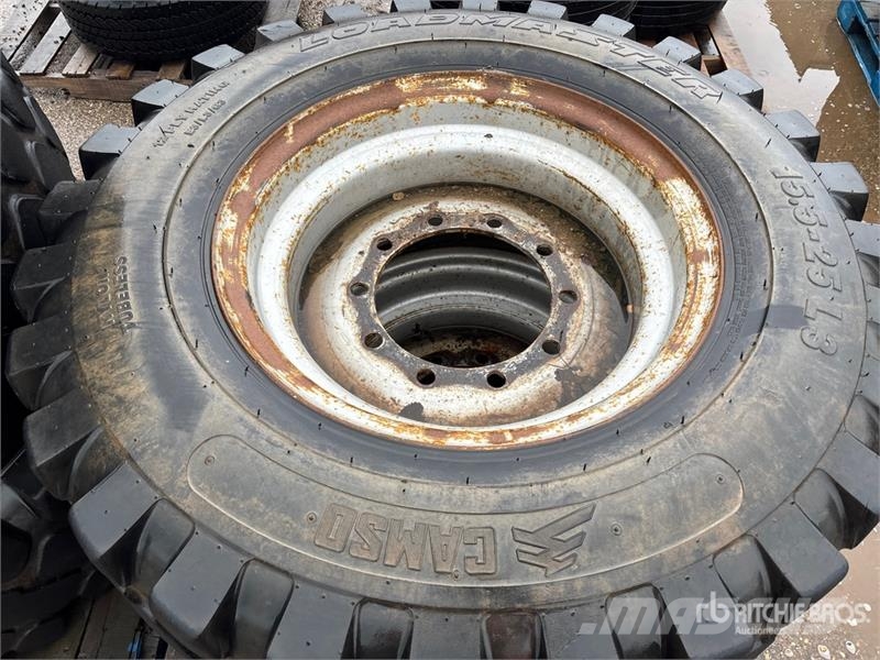  Quantity of (5) 15.5-25 Tires Pneus, roues et jantes