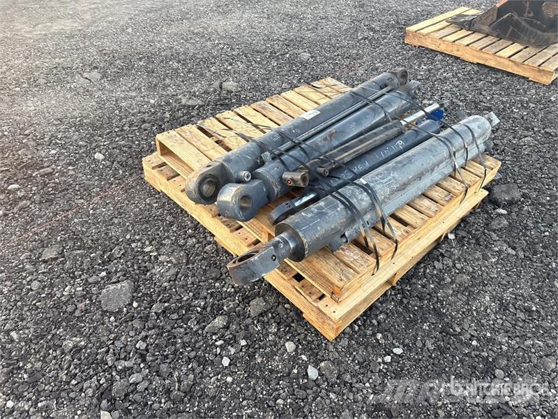  Quantity of (5) Hydraulic Cylinder Transport – ostalo