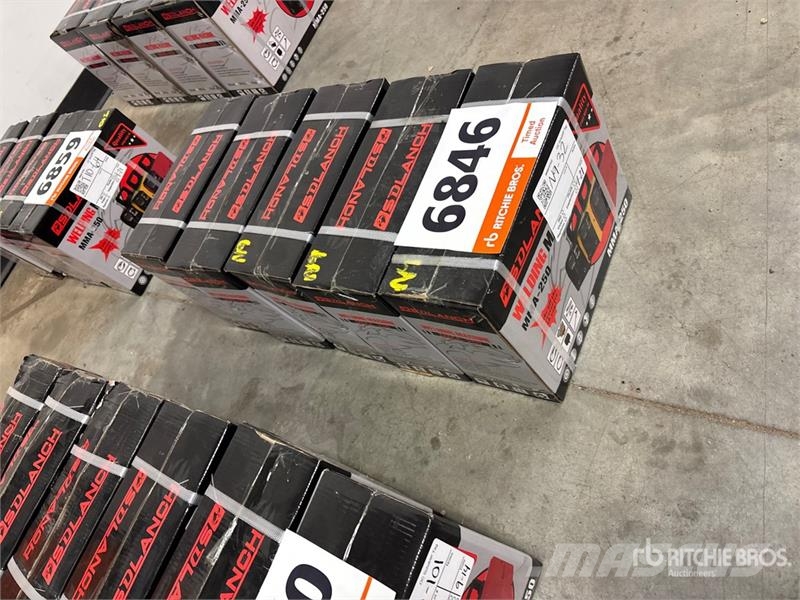Quantity of (5) MIG-250 115 A MIG Electric Welder Poste à souder