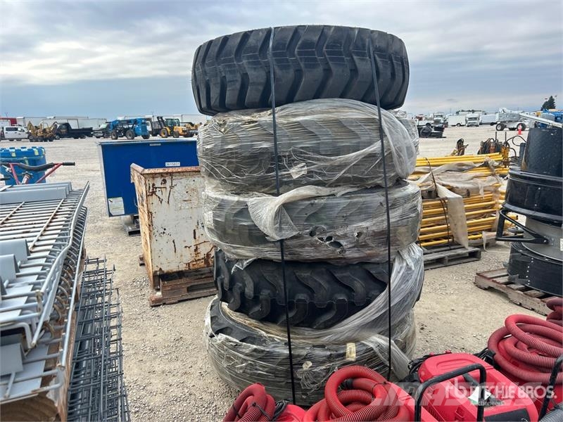  Quantity of (5) Mixed Foam Tires Banden, wielen en velgen