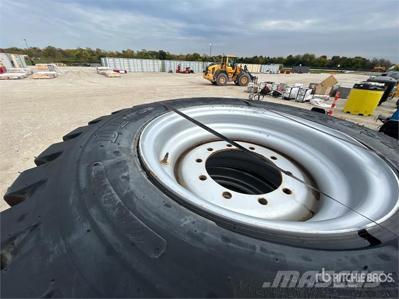 Quantity of (5) Mixed Foam Tires Banden, wielen en velgen