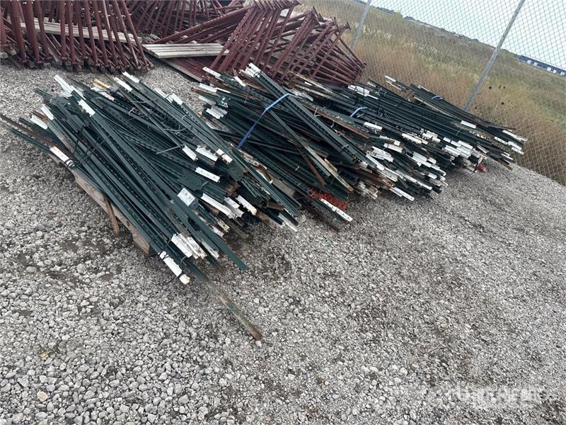 Quantity of (5) Pallets of of Studded T-Post Další