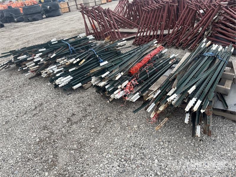 Quantity of (5) Pallets of of Studded T-Post Další
