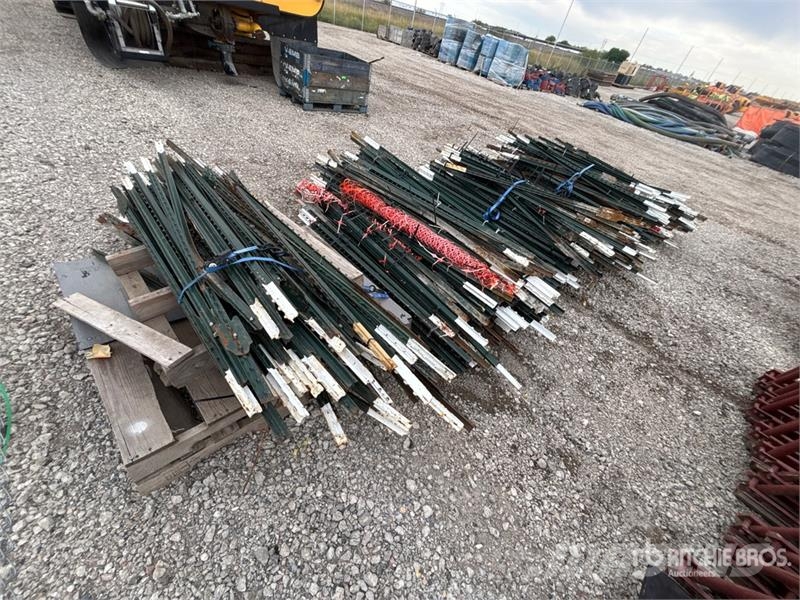 Quantity of (5) Pallets of of Studded T-Post Další