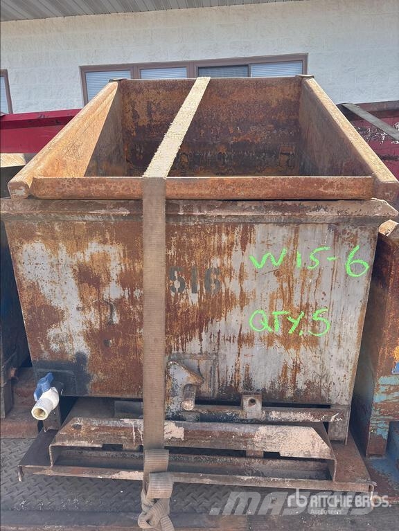 Quantity of (5) Self-Dumping Hopper Dėžės ir piltuvai