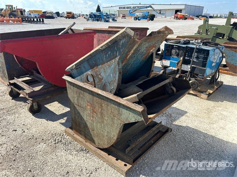 Quantity of (5) Self-Dumping Hopper Dėžės ir piltuvai