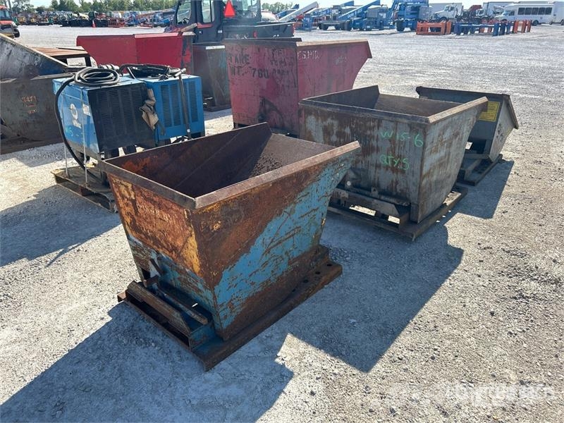 Quantity of (5) Self-Dumping Hopper Dėžės ir piltuvai