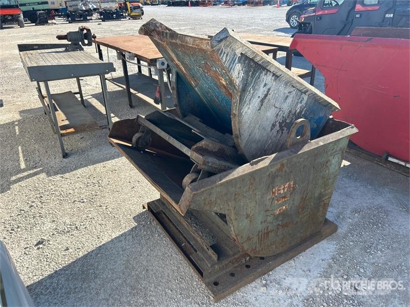 Quantity of (5) Self-Dumping Hopper Dėžės ir piltuvai