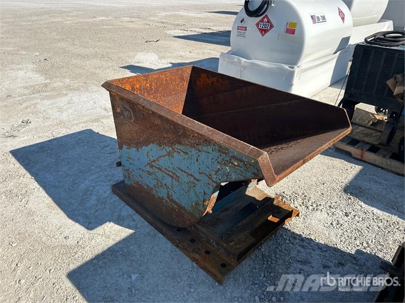 Quantity of (5) Self-Dumping Hopper Dėžės ir piltuvai