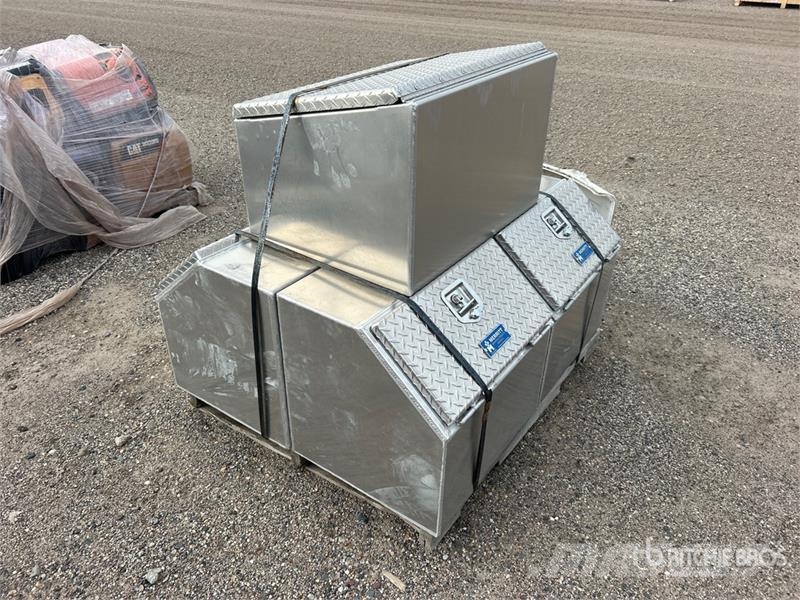 Quantity of (5) Side Boxes 운송 장비 - 기타