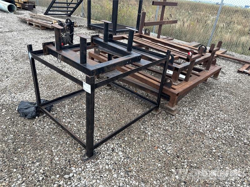  Quantity of (5) Steel Racks 吊車起重機、絞車吊貨機和物料升降機