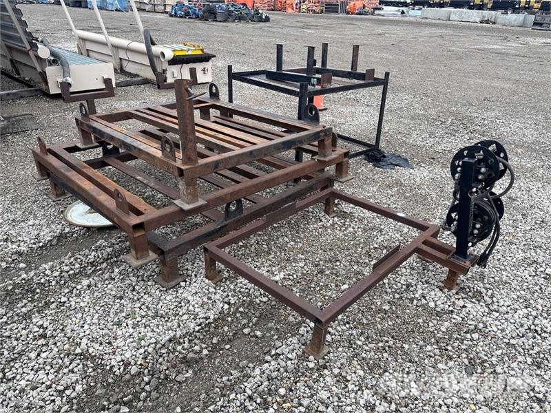  Quantity of (5) Steel Racks 吊車起重機、絞車吊貨機和物料升降機
