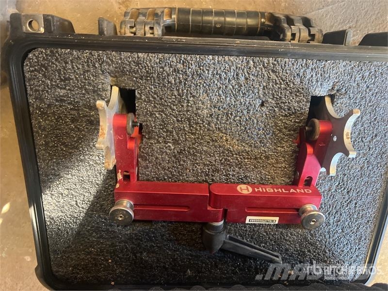 Quantity of (6) Electric Fuse Socket Clamps Other components